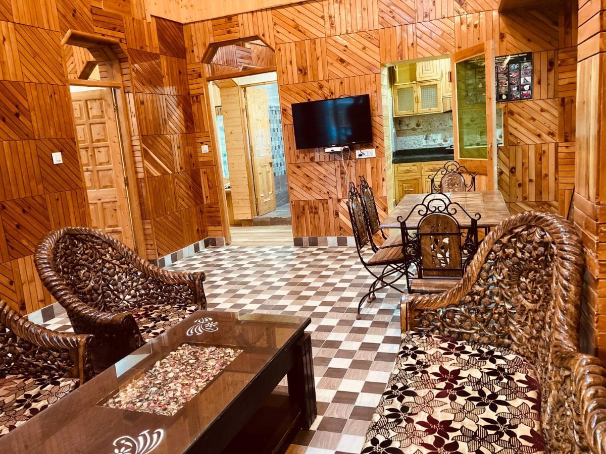 Woods Villa- A Luxury Mountains View Cottages Manāli Dış mekan fotoğraf